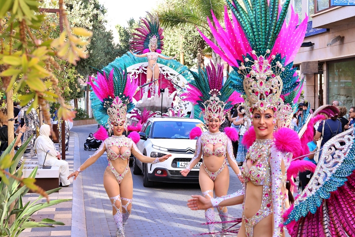 El Ejido llena sus calles en la ‘Noche en Blanco’ con 37 espectáculos