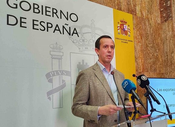 El Gobierno dice que la Junta 'no soporta' que el AVE llegue a Almería en 2026