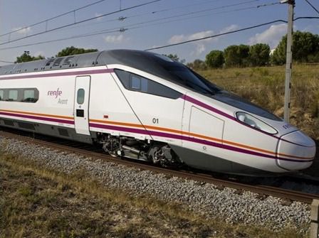 Un retraso de 5 horas vuelve a poner a Renfe en la picota en Almería