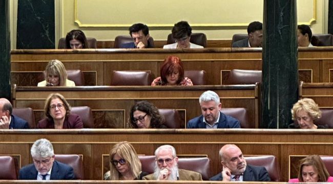 ¿Dónde está Indalecio durante la moción de censura?