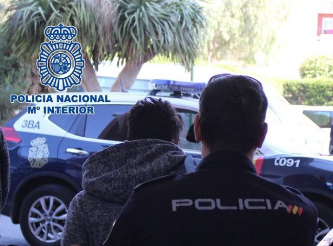 Tres detenidos por robar en una casa de Almería mientras la dueña estaba dentro