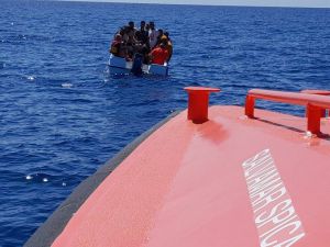 Rescatados siete hombres de una patera en Cabo de Gata