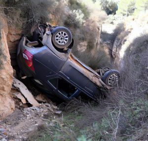 Muere una persona al caer su coche por un barranco en la A-7 en Sorbas