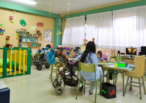 Sólo 4 de las 15 Escuelas Infantiles de la Junta en Almería han comenzado con la plantilla al completo