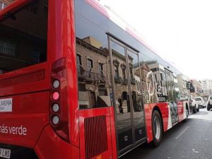 Denuncia porque los autobuses no apagan el motor al parar