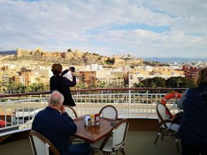 Los turistas cada vez gastan menos en Almería