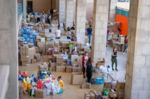 Vecinos de Roquetas demuestran su solidaridad con donaciones masivas