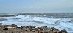 Alerta por viento y oleaje en Almería este domingo