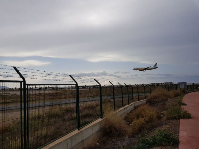 Misterioso aterrizaje de avión militar estadounidense en el Aeropuerto de Almería