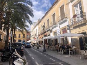 Una manifestación feminista y otra de Vox amenazan con colapsar el tráfico en Almería