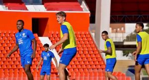 Intenso entrenamiento del Almería de cara al enfrentamiento con el Real Betis Balompié