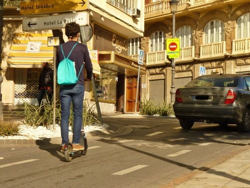 Vázquez quiere una 'convivencia armoniosa' entre peatones y patinetes