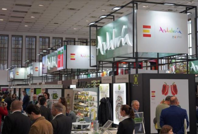 Coexphal fleta un avión para acudir a Fruit Logística