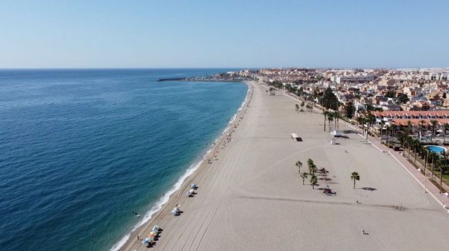 La temporada de playas en Roquetas de Mar será hasta noviembre