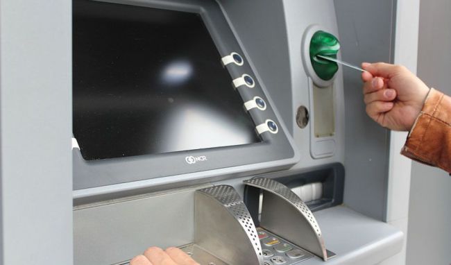 El Ayuntamiento de Almería decidió no cobrar a los bancos por tener cajeros automáticos