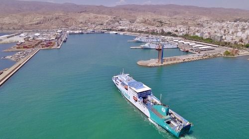 Rescatan a tres menores de 16 años arrastrados por el mar en la Cala de San Telmo