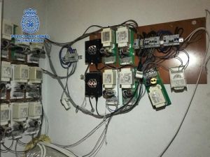 El fraude masivo quema el transformador eléctrico de El Puche