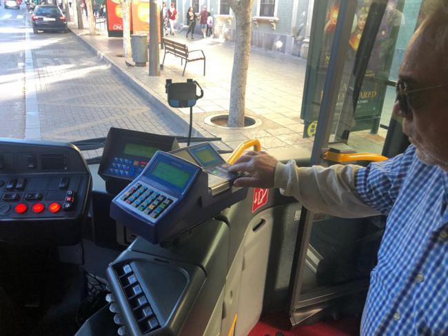 Los transbordos gratuitos en el bus urbano entran en servicio con gran aceptación