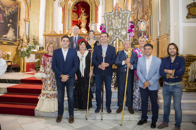 El alcalde despide a los romeros almerienses que ponen rumbo al Rocío