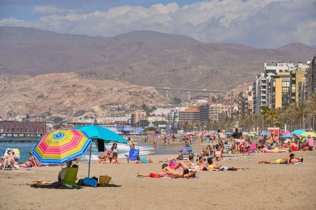 Garrucha registra la mínima más alta de España con casi 30º