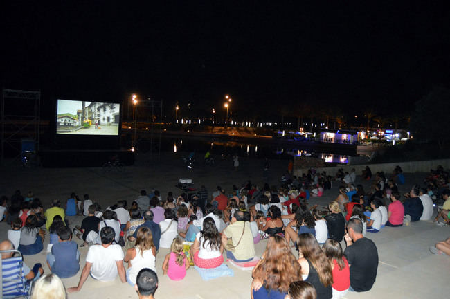 Empresarios de la Plaza del Mar de El Toyo lamentan que la Junta no autorice la programación cultural