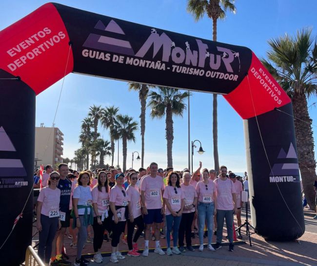 Éxito absoluto en Adra con más de 400 participantes en la carrera solidaria ‘En marcha contra el cáncer’