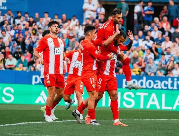 El Almería enfrenta un mes decisivo en su temporada