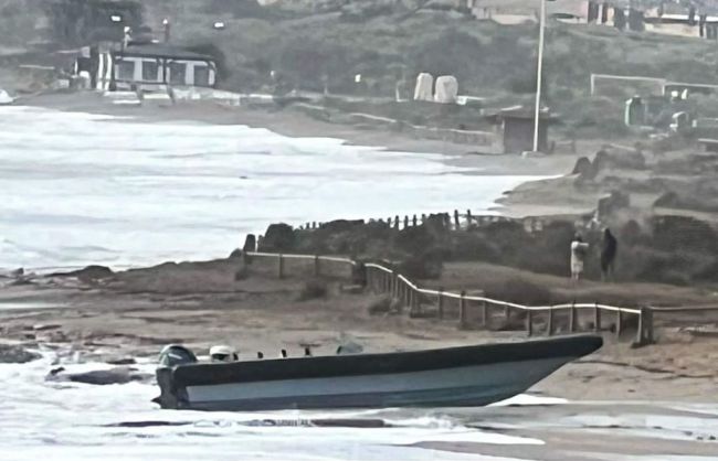 Narcolancha varada en San Juan de los Terreros