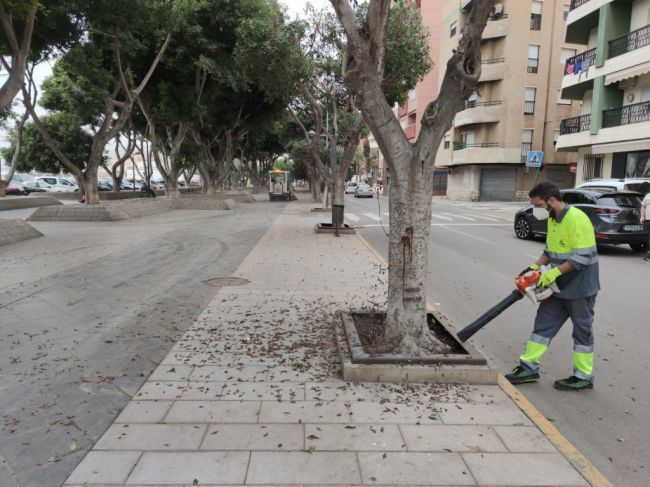 Adra reorganiza su presupuesto y destina más recursos a limpieza