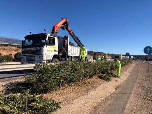 Mantenimiento en la carretera A-327 de Huércal Overa