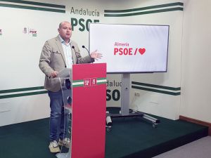 El PSOE denuncia 91 líneas educativas menos en Almería