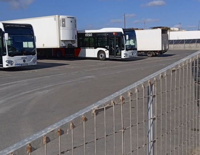 El PSOE encuentra los prometidos autobuses para la Universidad