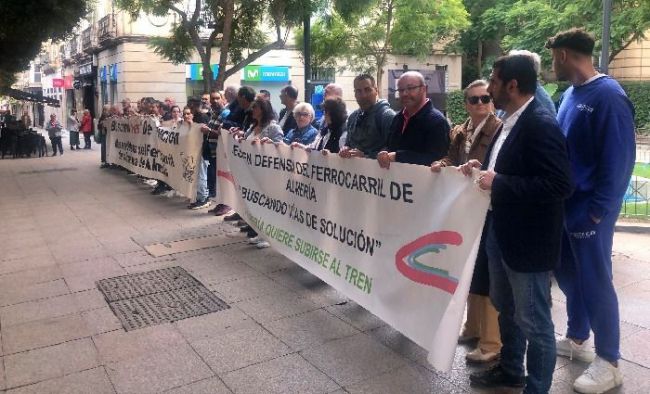 Las demandas de la Mesa del Tren llegarán al Parlamento Andaluz