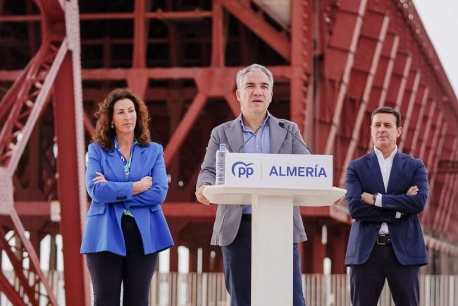 El PP aborda en Almería los retos de la agricultura y las infraestructuras hidráulicas en su ruta por España