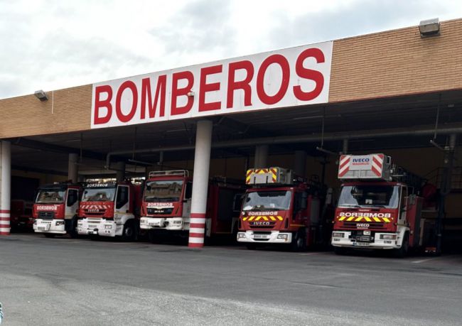 Arde un remolque en la Avenida Cabo de Gata