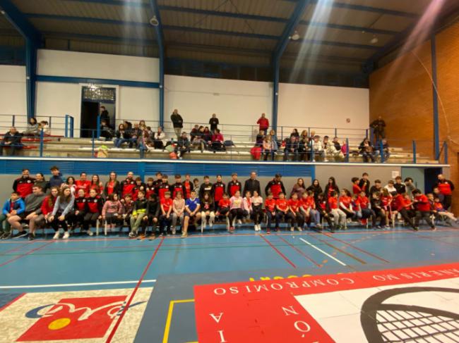 Presentación de los equipos de bádminton de Mercapinturas