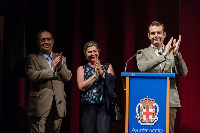 El alcalde elogia la “fiesta intergeneracional” del Centro de Mayores Mediterráneo-Oliveros