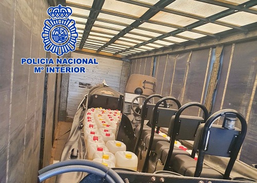 Detenido en Adra transportando una planeadora para el tráfico de hachís