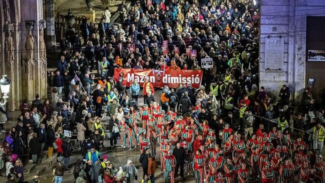 Protestas en Valencia exigen la dimisión de Mazón por su gestión de la dana