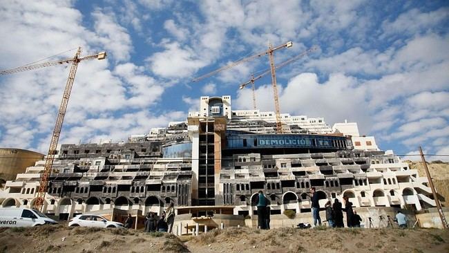 Litigios sin fin por la demolición del hotel ilegal El Algarrobico