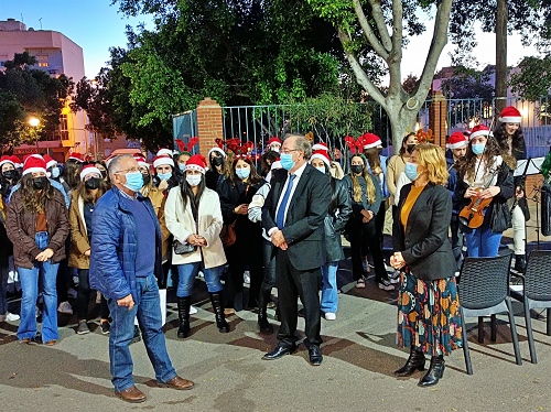 Paola Laynez asiste al concierto del coro de la UAL con el que el Centro Municipal de Acogida