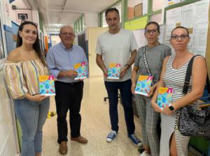 El Ayuntamiento de Vícar entrega 2.000 agendas escolares a niños de Primaria