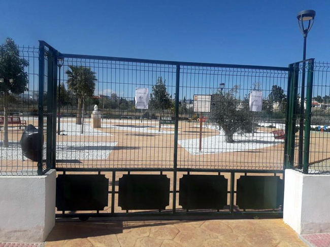 El alcalde de Albox mantiene cerrado desde hace casi dos meses el parque infantil Fofó