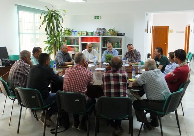 El delegado de Agricultura analiza con la ADSG de porcino “Alto Almanzora” la situación del sector