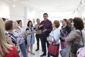 El taller de pintura municipal expone sus obras en el Centro Cultural de Adra