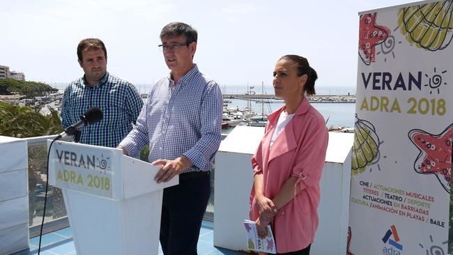 Adra potencia las actividades en playas y barriadas este verano