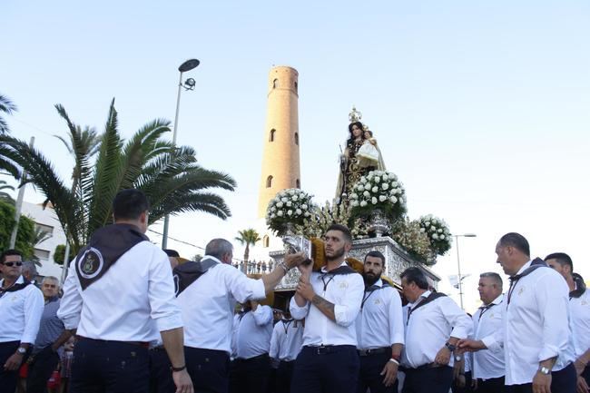 La devoción por la Virgen del Carmen inunda la ciudad de Adra