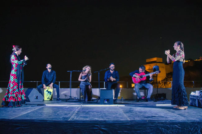 La terraza del CIP se llena para disfrutar del cante, baile y guitarra con ‘3 a Compás’