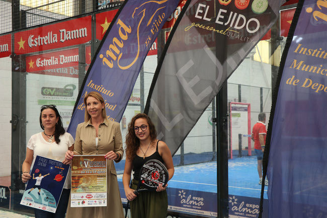 Deporte y solidaridad se dan la mano durante las vacaciones de verano en el ‘V Torneo Pádel Indoor El Ejido’