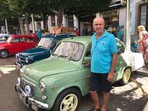 Una exposición muestra la historia del motor a través de los coches Seat 600 y Mini Cooper